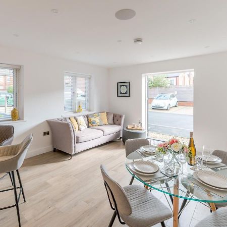 Pass The Keys Contemporary Apartment With Secure Parking ชรูว์สเบอรี ภายนอก รูปภาพ