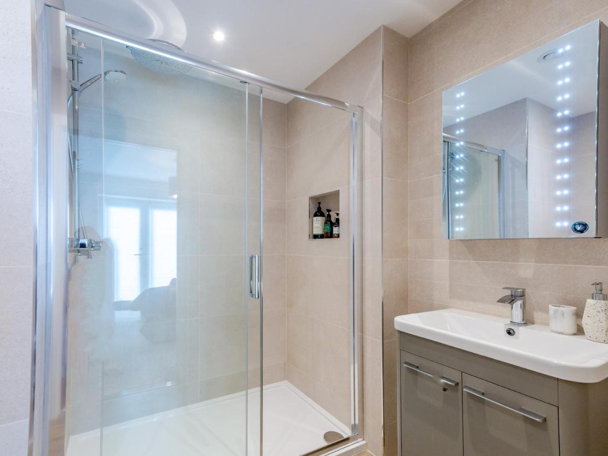 Pass The Keys Contemporary Apartment With Secure Parking ชรูว์สเบอรี ภายนอก รูปภาพ