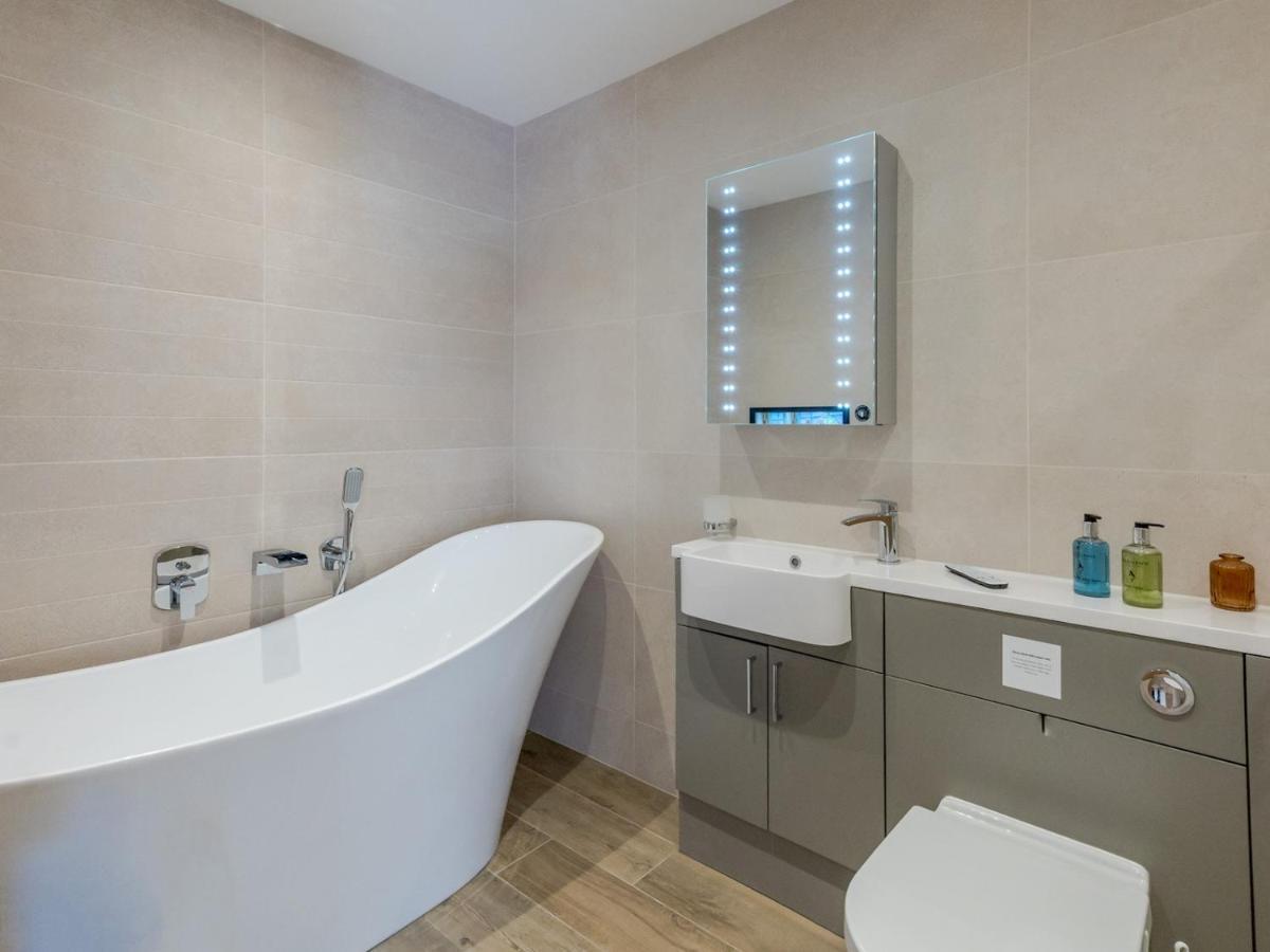 Pass The Keys Contemporary Apartment With Secure Parking ชรูว์สเบอรี ภายนอก รูปภาพ