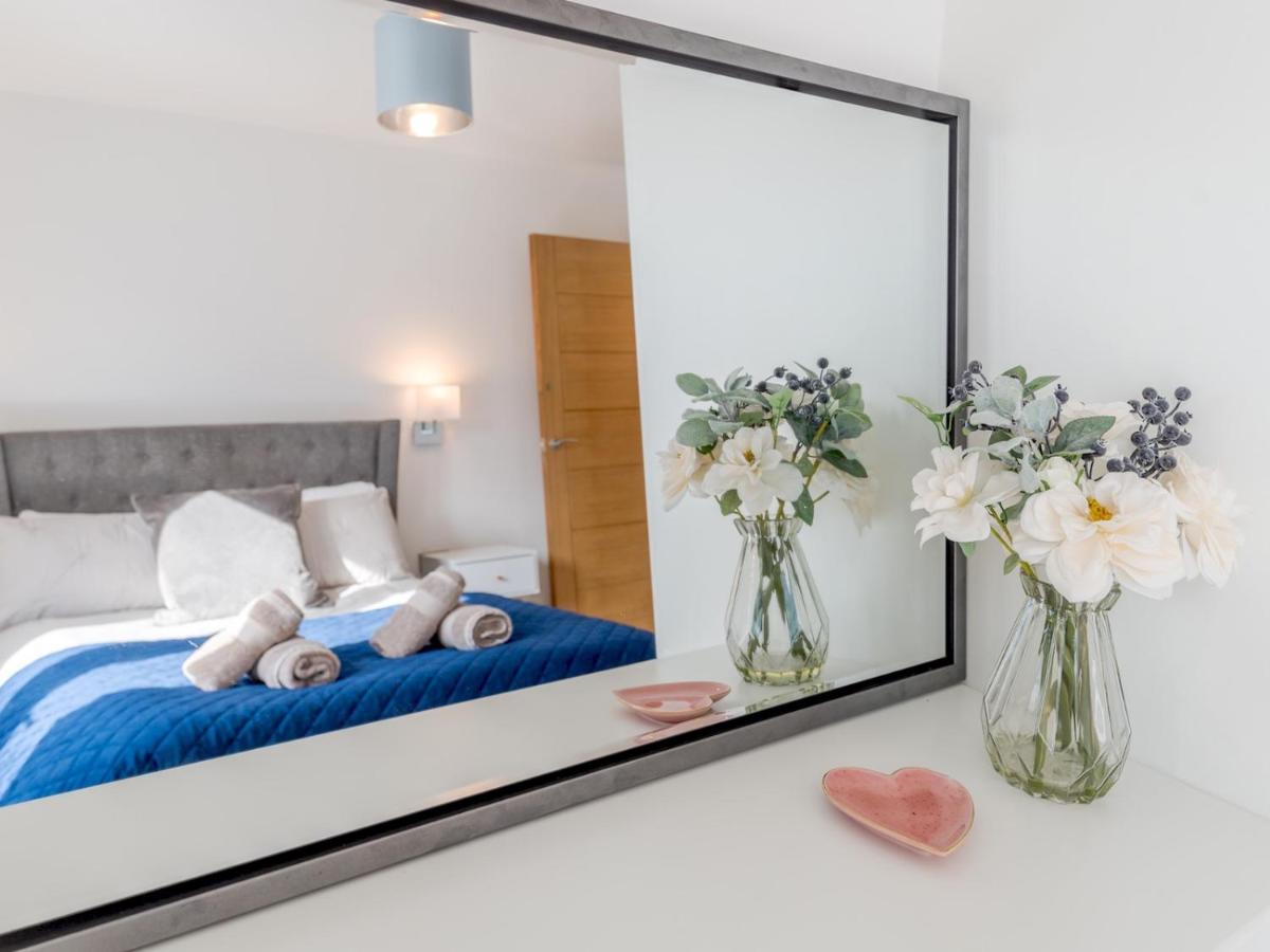 Pass The Keys Contemporary Apartment With Secure Parking ชรูว์สเบอรี ภายนอก รูปภาพ