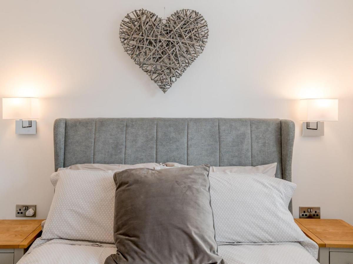 Pass The Keys Contemporary Apartment With Secure Parking ชรูว์สเบอรี ภายนอก รูปภาพ